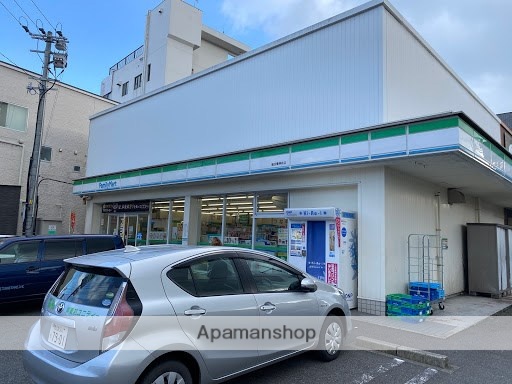 コンビニ　ファミリーマート（コンビニ）まで287m