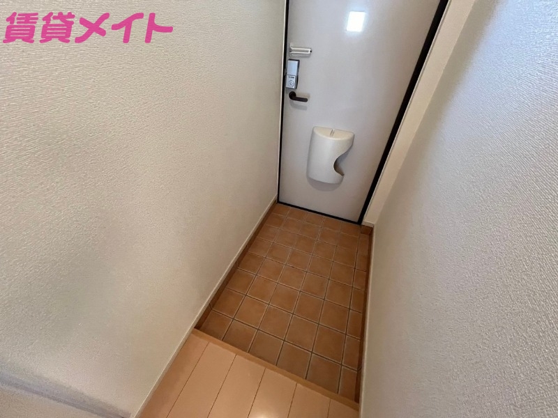 玄関　同型参考写真です