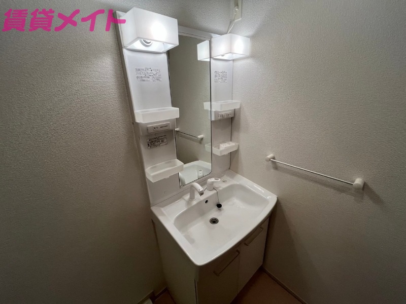 洗面設備　同型参考写真です