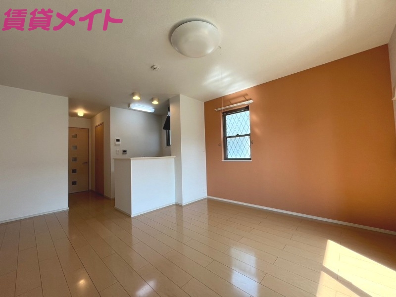 居室・リビング　同型参考写真です