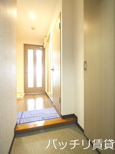 玄関　画像は別号室イメージの為、現況を優先いたします。