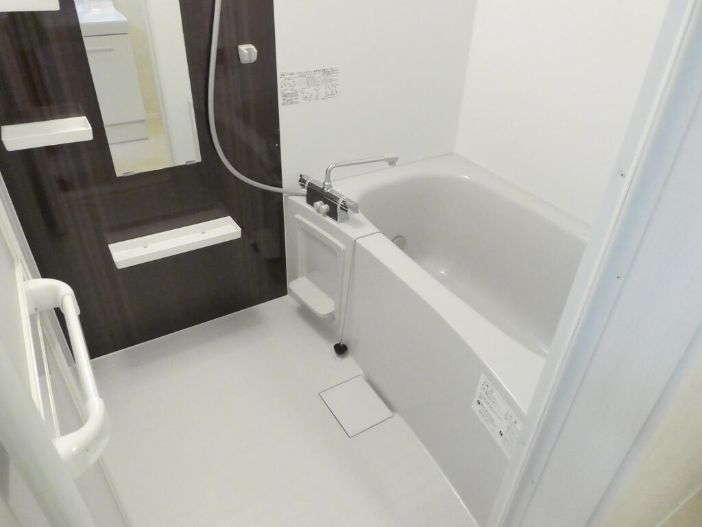 バス・シャワールーム　※内観写真・動画・パノラマは同物件別部屋のものです。