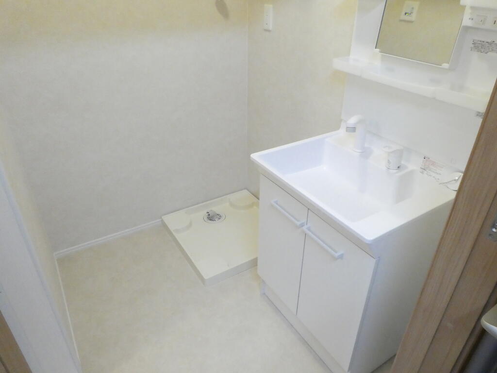 洗面設備　※内観写真・動画・パノラマは同物件別部屋のものです。
