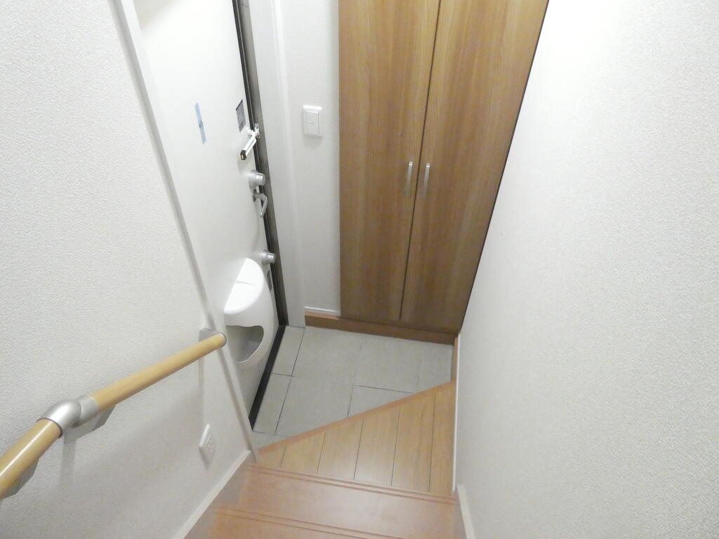 玄関　※内観写真・動画・パノラマは同物件別部屋のものです。