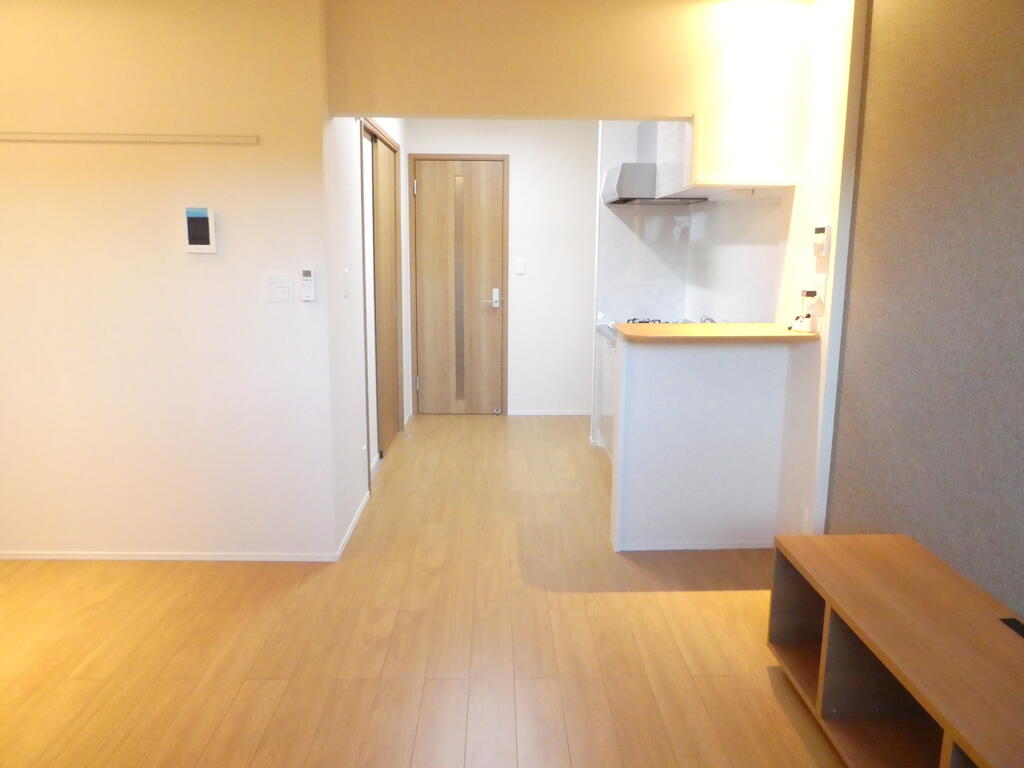 居室・リビング　※内観写真・動画・パノラマは同物件別部屋のものです。