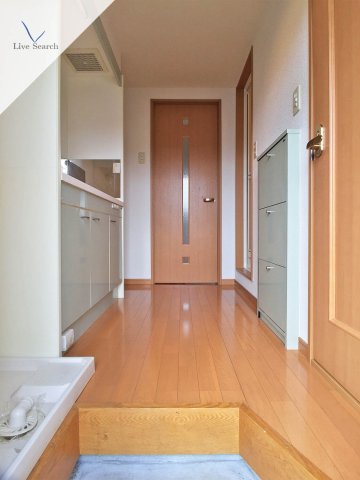 玄関　※同タイプ参考写真