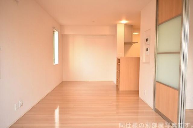 居室・リビング　同仕様参考写真