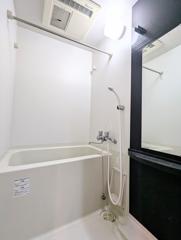 バス・シャワールーム　同物件別部屋写真