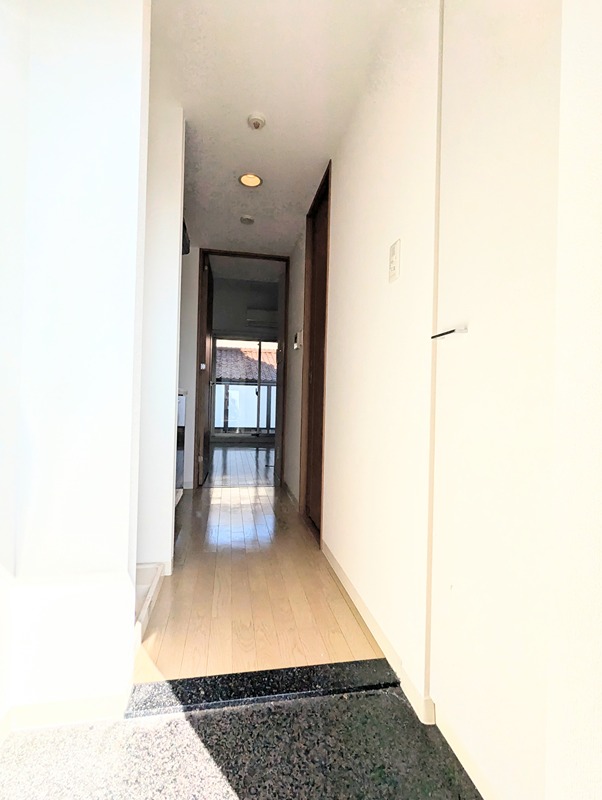 玄関　同物件別部屋写真