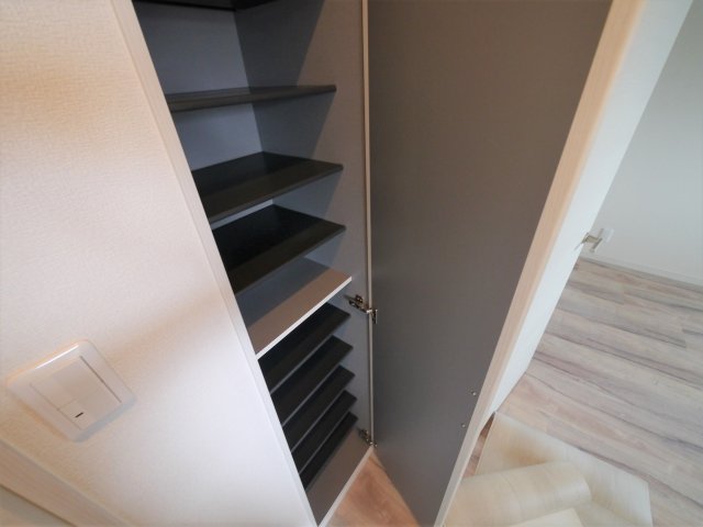 玄関　下駄箱もしっかりついてます！