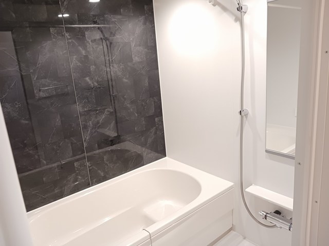 バス・シャワールーム　コンパクトで使いやすいお風呂です