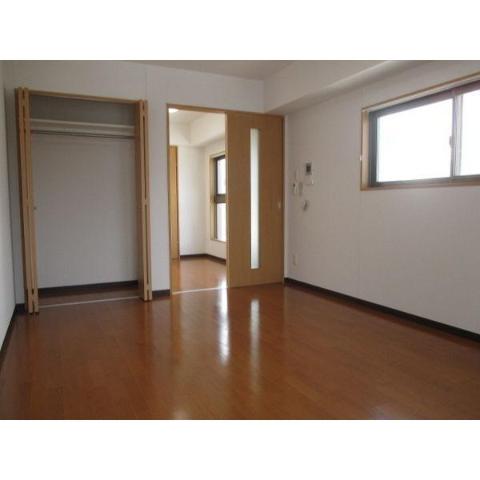 居室・リビング　室内