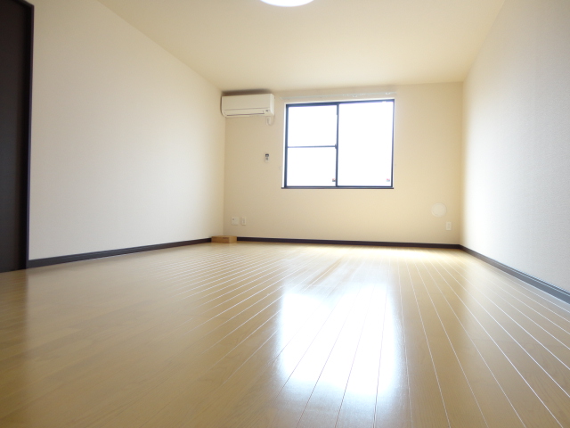 居室・リビング　リビング広々１６帖・エアコン付