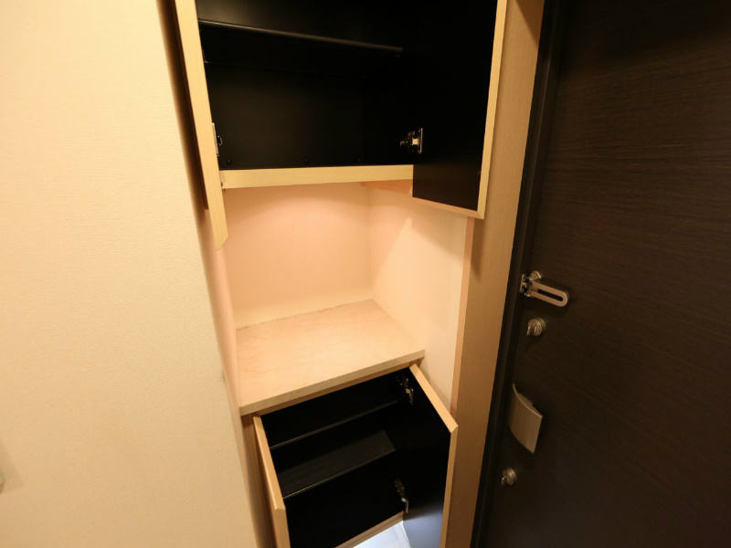 玄関　玄関　シューズボックス付