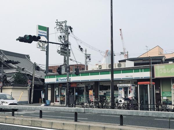 コンビニ　ファミリーマート（コンビニ）まで158m