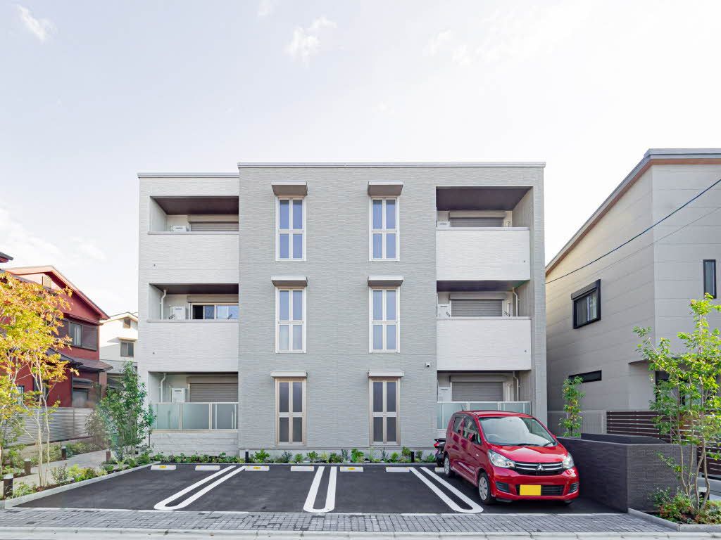 建物外観　積水ハウス施工・重量鉄骨造３階建て