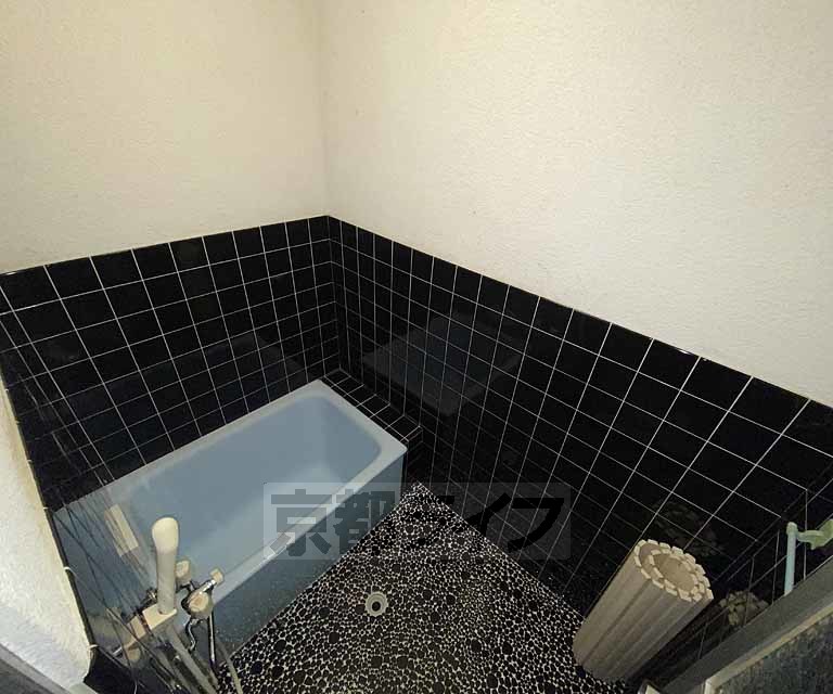 バス・シャワールーム　レトロな浴室です。