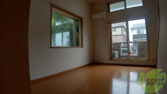 居室・リビング　８帖の洋室です。広々としていて綺麗ですね。