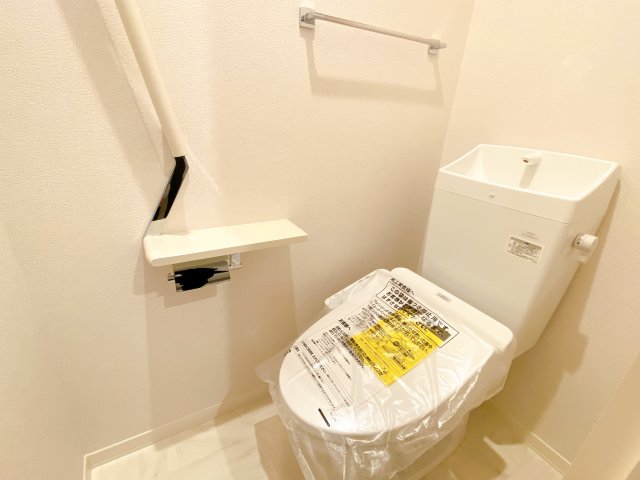 トイレ　もちろんウォシュレット付き＊