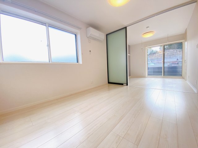 その他部屋・スペース　こちらの洋室は５．５帖です♪