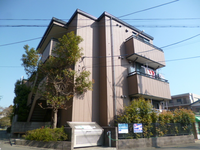 建物外観　車通りの少ない閑静な住環境