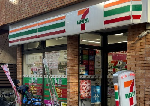 コンビニ　セブンイレブン（コンビニ）まで216m