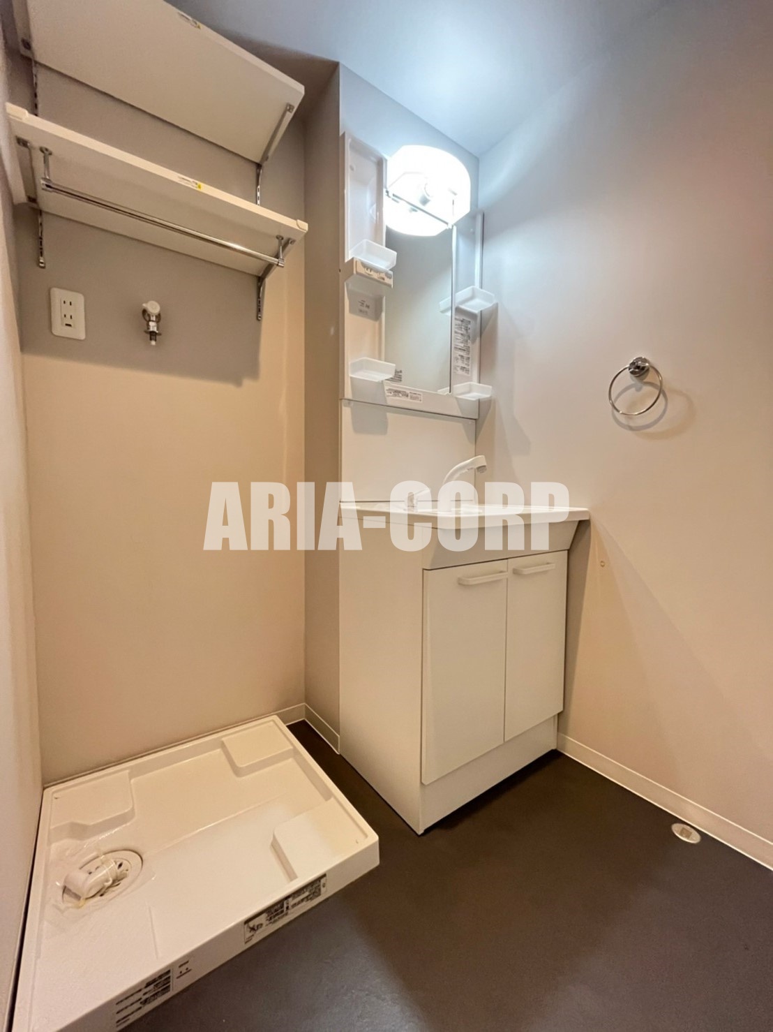 洗面設備　シャンプードレッサー付きの独立洗面台！収納豊富な洗面所♪