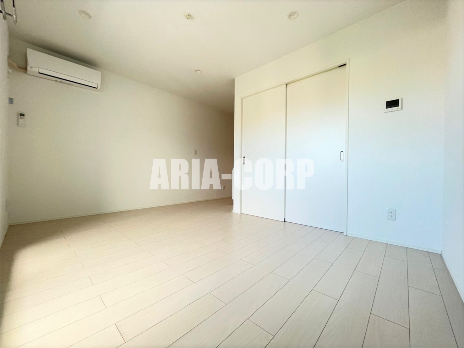 居室・リビング　統一感あるお洒落なお部屋！奥行きたっぷりの空間です♪