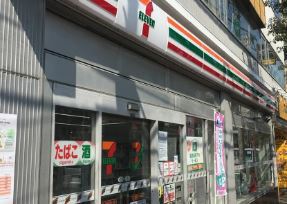 コンビニ　セブン－イレブン大森駅西口店（コンビニ）まで586m