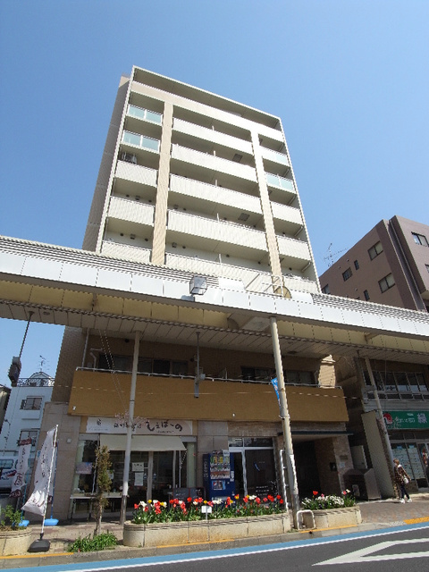 建物外観　９階建ての賃貸マンション