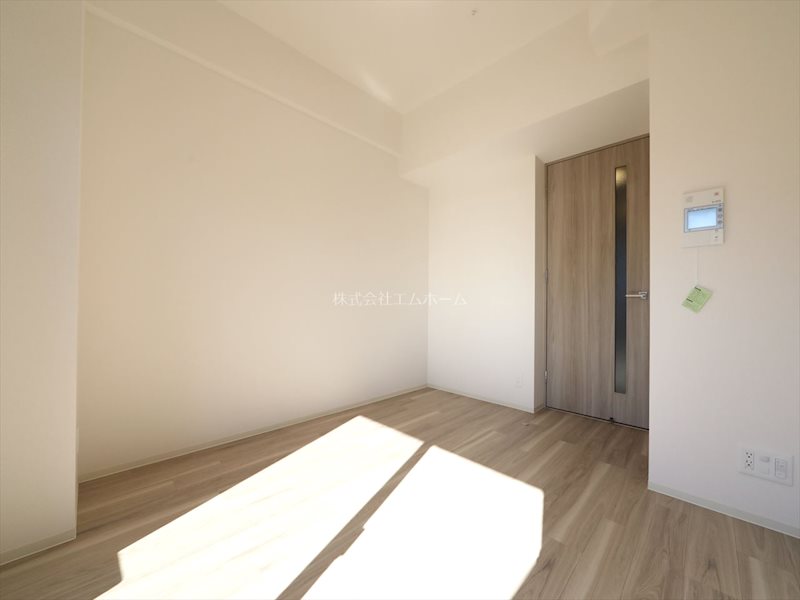 その他　洋室6.0帖　エアコン付き　南向きバルコニーに面しています