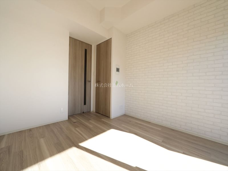 居室・リビング　洋室6.0帖　エアコン付き　南向きバルコニーに面しています