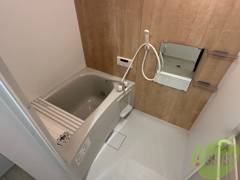 バス・シャワールーム　追い焚き機能付のお風呂なのでお湯張は簡単です。