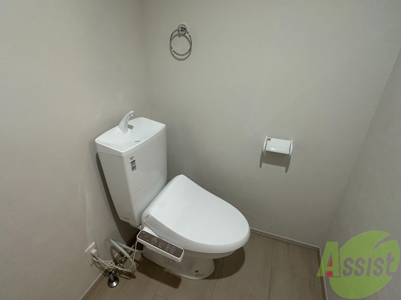 トイレ　温水洗浄便座のついたトイレです。便座がヒヤっとしません。