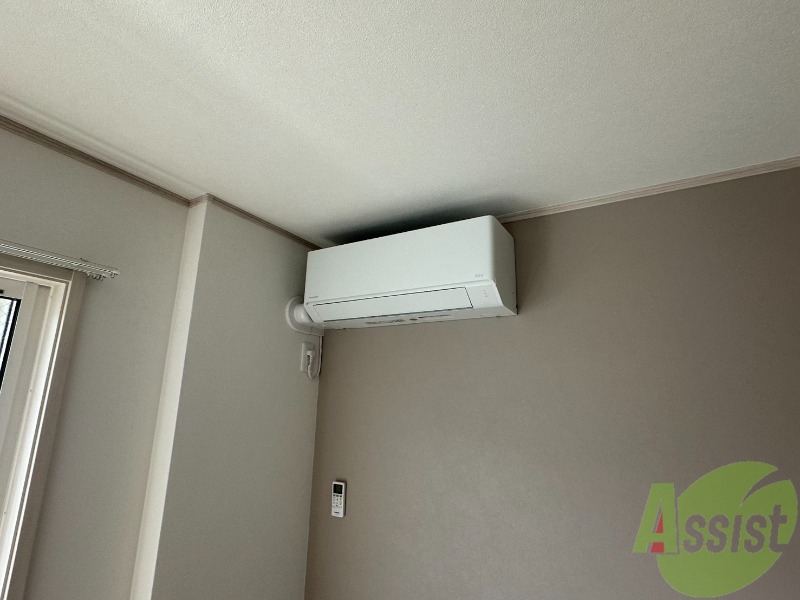 その他設備　エアコンはリビングに付いています。冷暖房機能のものです。