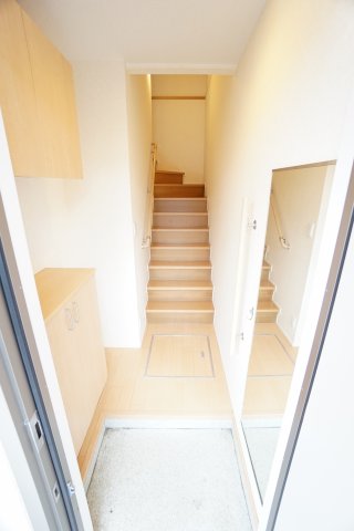 玄関　※同タイプの写真です。