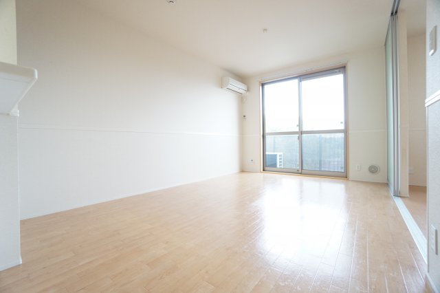 居室・リビング　※同タイプの写真です。