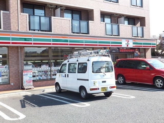 コンビニ　セブンイレブン町田大蔵店（コンビニ）まで307m