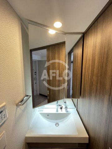 洗面設備　エステムコート新梅田　独立洗面化粧台