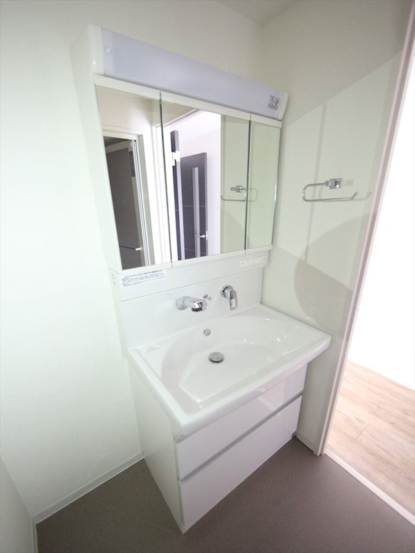 洗面設備　脱衣所　独立洗面台（シャンプードレッサー付）