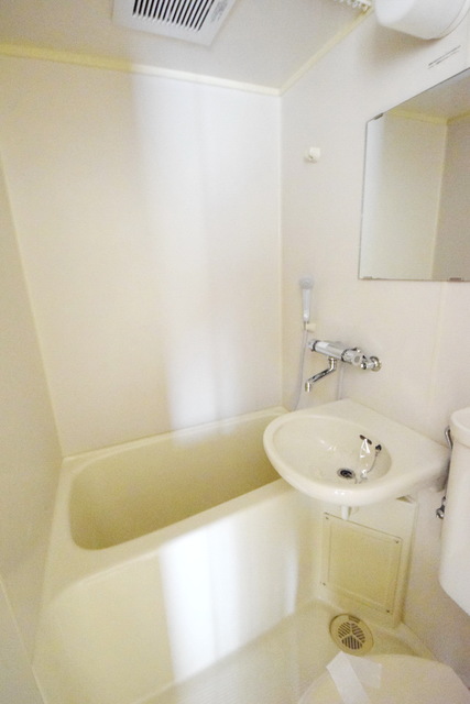 バス・シャワールーム　～別号室の写真です～