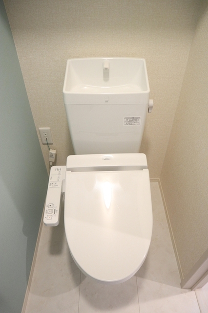 トイレ　温水洗浄便座
