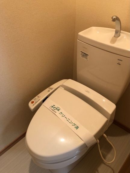 トイレ　独立型のトイレルーム☆温水洗浄便座☆