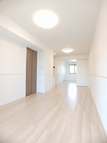 居室・リビング　こちらの居間で趣味の時間をお楽しみください