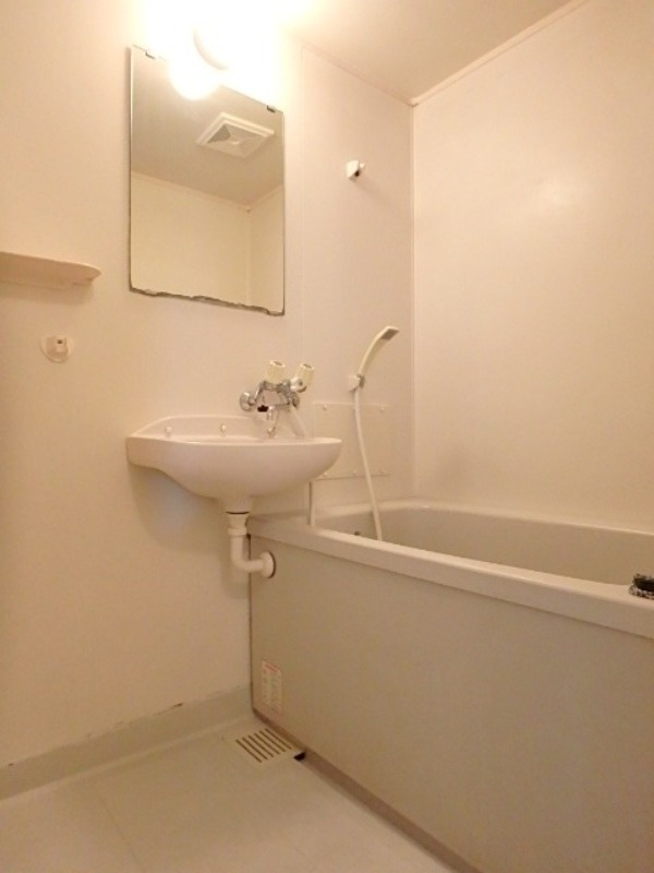 バス・シャワールーム　図面と現状に相違がある場合には現状を優先