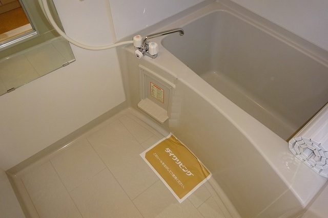 バス・シャワールーム　給湯式浴室