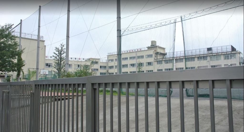 中学校　中野区立第二中学校（中学校）まで378m