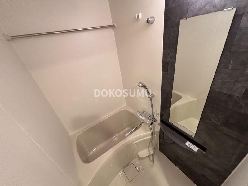 バス・シャワールーム　一日の疲れをやさしく癒やす、清潔感あふれるリラックスバス。