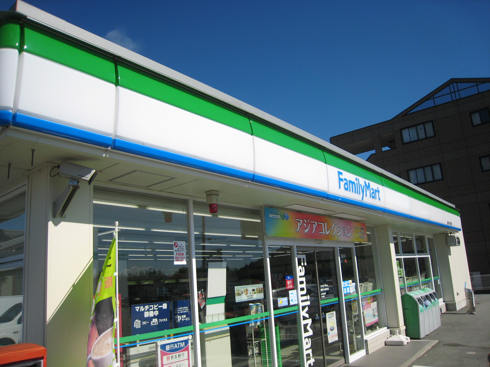 コンビニ　ファミリーマート松阪鎌田町店（コンビニ）まで730m
