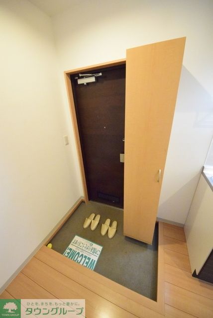 玄関　下駄箱付き。